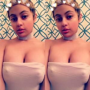 Meet your Posher, Corina